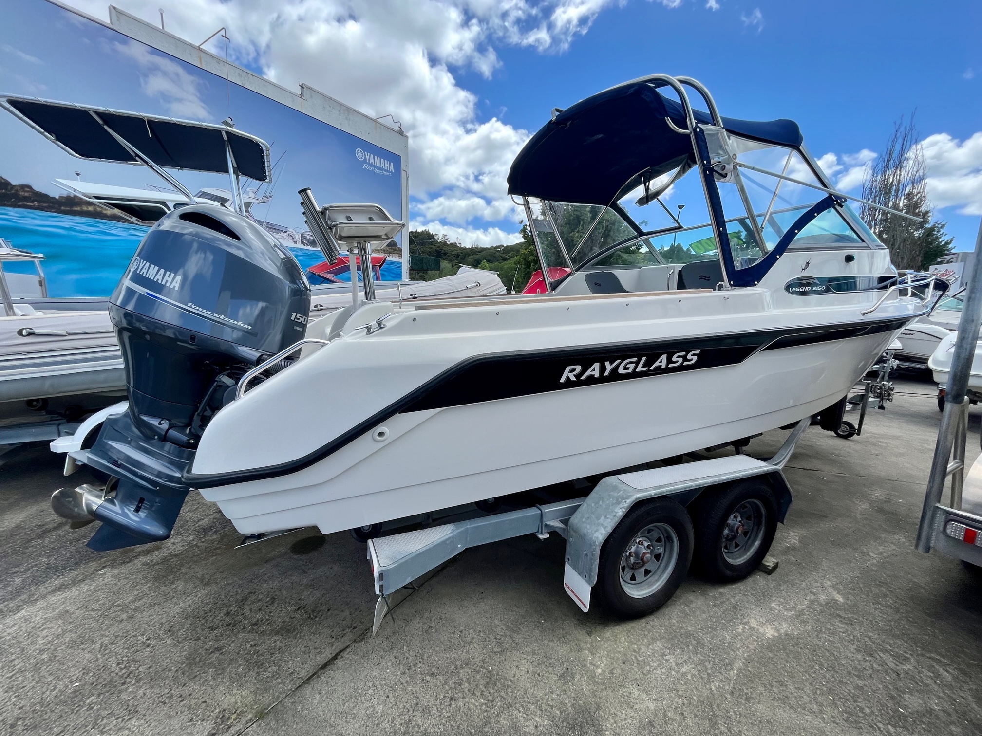 Rogers Boatshop: Rayglass / 2150 Legend / 2002