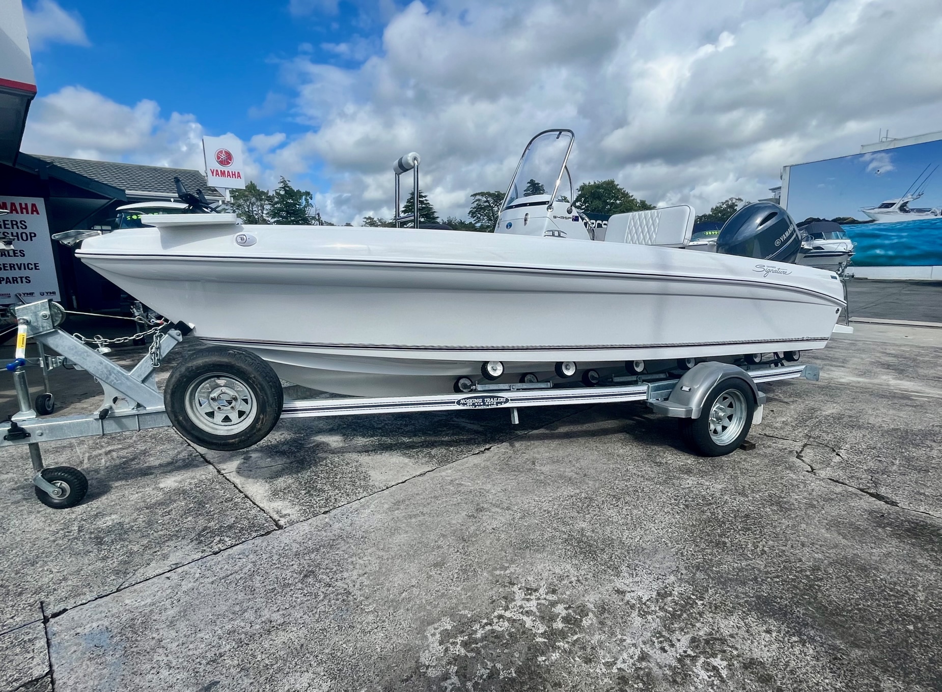 Rogers Boatshop: Haines Signature / 543SF Centre Console / 2023