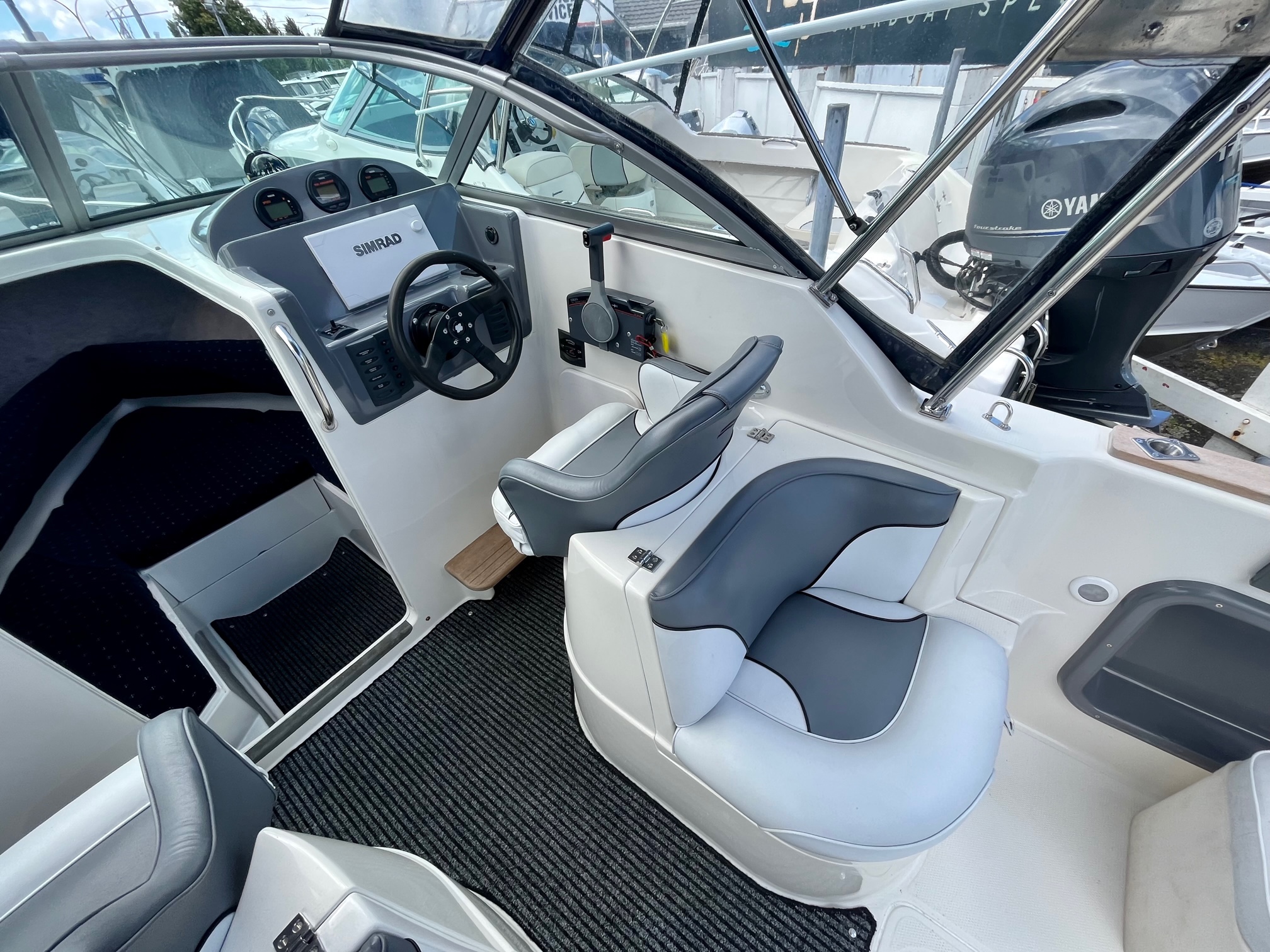Rogers Boatshop: Rayglass / 2150 Legend / 2002